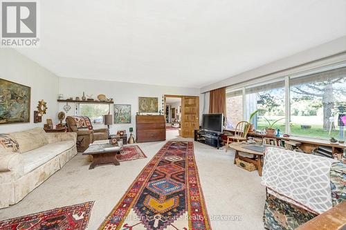13968 9Th Line, Halton Hills, ON - Indoor Photo Showing Living Room