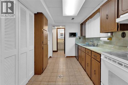 2816 Langlois Court, Windsor, ON - Indoor Photo Showing Kitchen With Double Sink