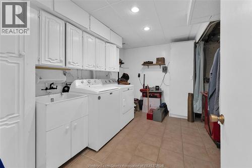 2816 Langlois Court, Windsor, ON - Indoor Photo Showing Laundry Room