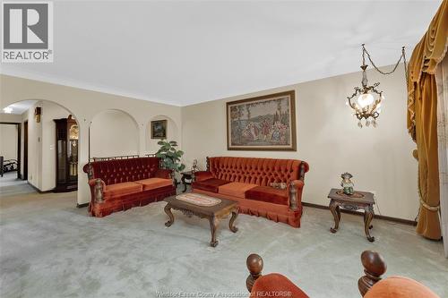 2816 Langlois Court, Windsor, ON - Indoor Photo Showing Living Room
