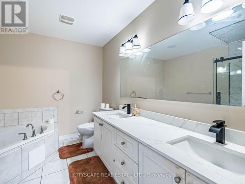 22 Jones Street, Hamilton, ON - Indoor Photo Showing Bathroom