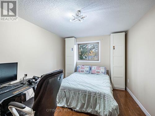 22 Jones Street, Hamilton, ON - Indoor Photo Showing Bedroom