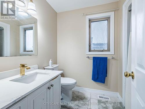 22 Jones Street, Hamilton, ON - Indoor Photo Showing Bathroom