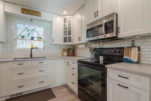 223 Main Street, Grunthal, MB - Indoor Photo Showing Kitchen With Upgraded Kitchen