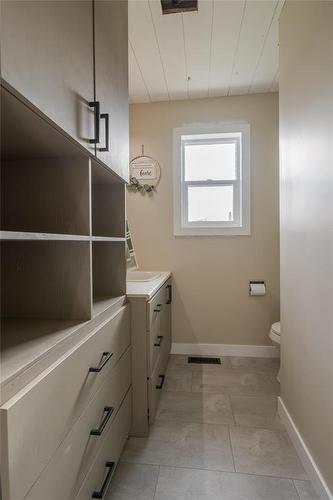 223 Main Street, Grunthal, MB - Indoor Photo Showing Laundry Room