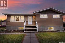 185 2nd AVENUE  Lumsden, SK S0G 3C0