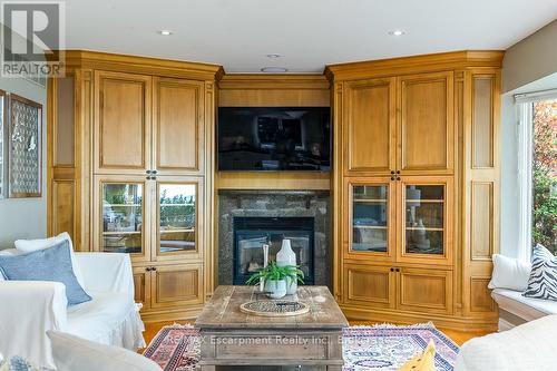 2372 Carrington Place, Oakville (Fd Ford), ON - Indoor Photo Showing Living Room
