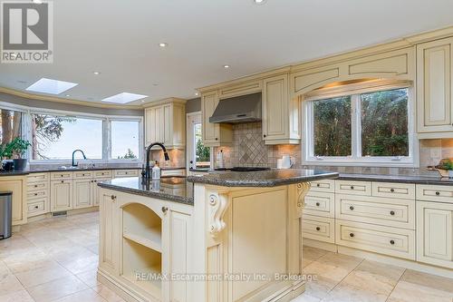 2372 Carrington Place, Oakville (Fd Ford), ON - Indoor Photo Showing Kitchen With Upgraded Kitchen