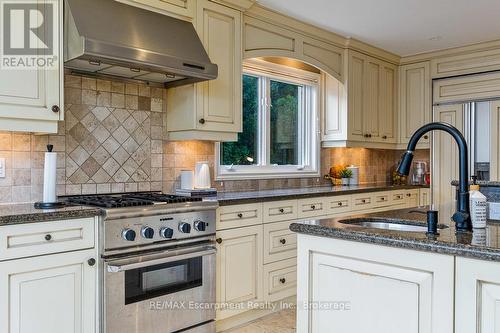 2372 Carrington Place, Oakville (Fd Ford), ON - Indoor Photo Showing Kitchen