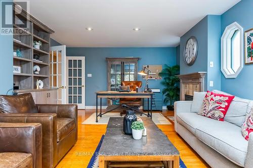 2372 Carrington Place, Oakville (Fd Ford), ON - Indoor Photo Showing Living Room