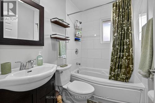1565 Cherryhill Road, Peterborough (Monaghan Ward 2), ON - Indoor Photo Showing Bathroom