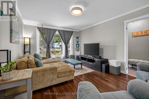 1565 Cherryhill Road, Peterborough (Monaghan Ward 2), ON - Indoor Photo Showing Living Room