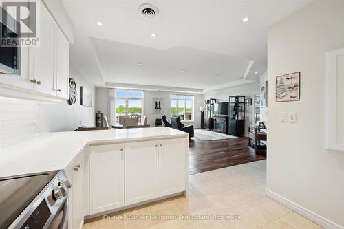 404 - 65 Bayberry Drive, Guelph (Village By The Arboretum), ON - Indoor Photo Showing Kitchen
