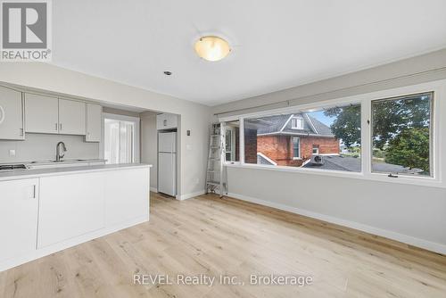 14 Bond Street, St. Catharines (Downtown), ON - Indoor Photo Showing Kitchen