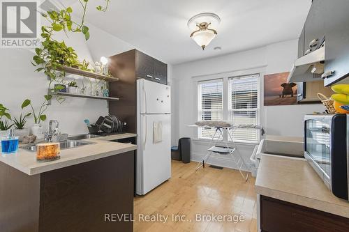 14 Bond Street, St. Catharines (Downtown), ON - Indoor Photo Showing Kitchen