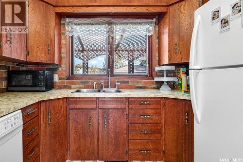 79 Bluebell Crescent, Moose Jaw, SK - Indoor Photo Showing Kitchen With Double Sink
