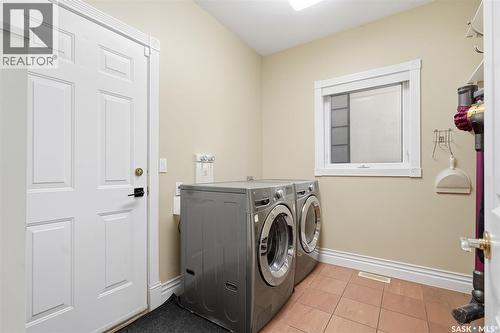 112 Saskatchewan Crescent W, Saskatoon, SK - Indoor Photo Showing Laundry Room