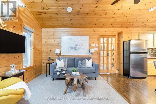 12 Cabin Crescent, Wasaga Beach, ON - Indoor Photo Showing Living Room
