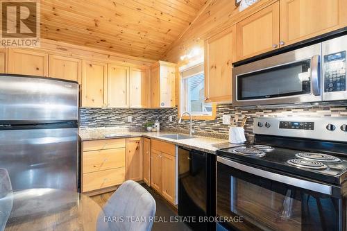 12 Cabin Crescent, Wasaga Beach, ON - Indoor Photo Showing Kitchen