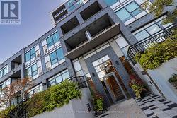 Accesible elevator to main floor - 