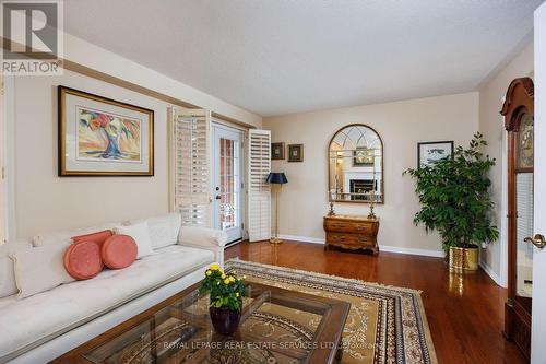 30 - 1415 Hazelton Boulevard, Burlington, ON - Indoor Photo Showing Living Room