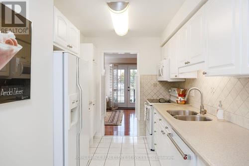 30 - 1415 Hazelton Boulevard, Burlington, ON - Indoor Photo Showing Kitchen With Double Sink
