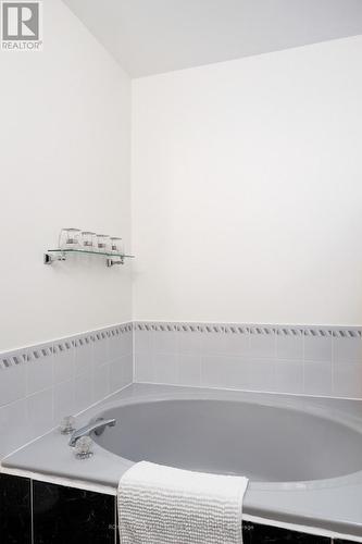 30 - 1415 Hazelton Boulevard, Burlington, ON - Indoor Photo Showing Other Room