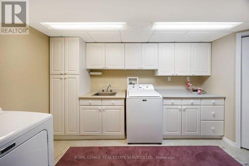 30 - 1415 Hazelton Boulevard, Burlington, ON - Indoor Photo Showing Laundry Room