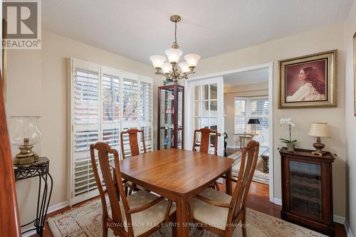 30 - 1415 Hazelton Boulevard, Burlington, ON - Indoor Photo Showing Dining Room