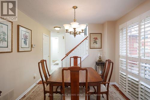 30 - 1415 Hazelton Boulevard, Burlington, ON - Indoor Photo Showing Dining Room