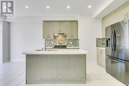 142 Toucan Trail, Oakville, ON - Indoor Photo Showing Kitchen With Upgraded Kitchen