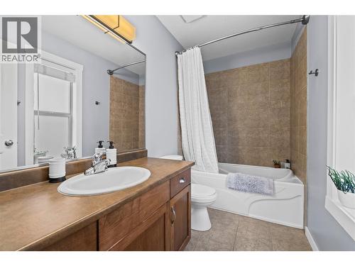 2866 Auburn Road, West Kelowna, BC - Indoor Photo Showing Bathroom