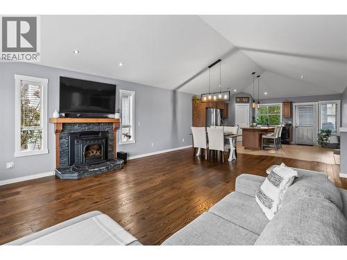 2866 Auburn Road, West Kelowna, BC - Indoor Photo Showing Living Room With Fireplace