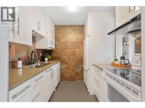 737 Leon Avenue Unit# 1206, Kelowna, BC - Indoor Photo Showing Kitchen With Double Sink