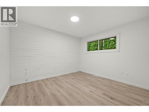 800 20Th Street Se, Salmon Arm, BC - Indoor Photo Showing Other Room