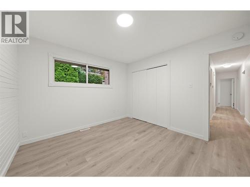 800 20Th Street Se, Salmon Arm, BC - Indoor Photo Showing Other Room