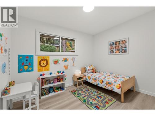 800 20Th Street Se, Salmon Arm, BC - Indoor Photo Showing Bedroom