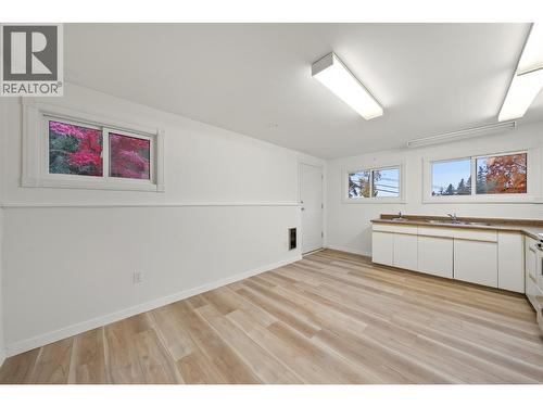 800 20Th Street Se, Salmon Arm, BC - Indoor Photo Showing Other Room