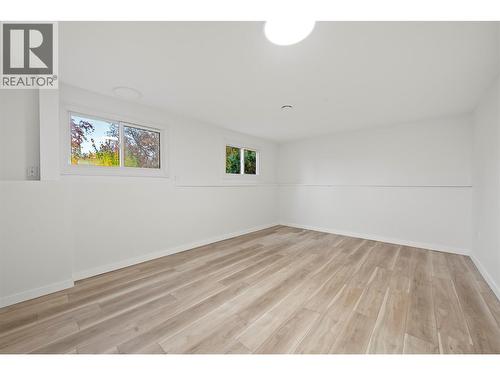 800 20Th Street Se, Salmon Arm, BC - Indoor Photo Showing Other Room