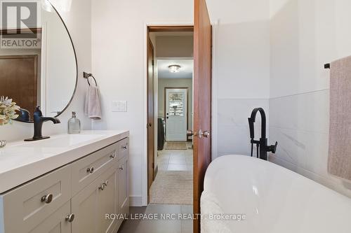 4 Cedar Street, Port Colborne (Sugarloaf), ON - Indoor Photo Showing Bathroom