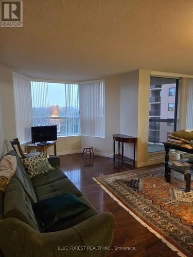 611 - 600 Talbot Street, London East (East F), ON - Indoor Photo Showing Living Room