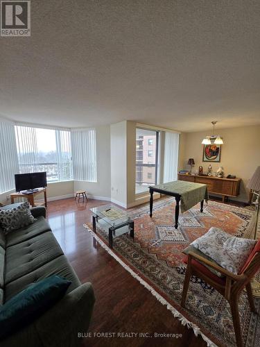 611 - 600 Talbot Street, London East (East F), ON - Indoor Photo Showing Living Room