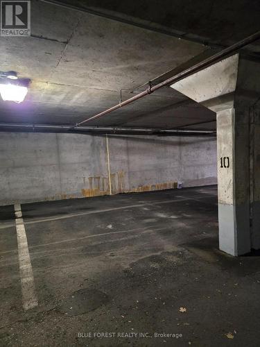 611 - 600 Talbot Street, London East (East F), ON - Indoor Photo Showing Garage