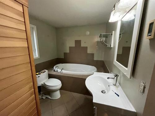 47159 37E Road, Ste Anne Rm, MB - Indoor Photo Showing Bathroom