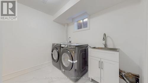 4115 Marigold Crescent, Mississauga, ON - Indoor Photo Showing Laundry Room