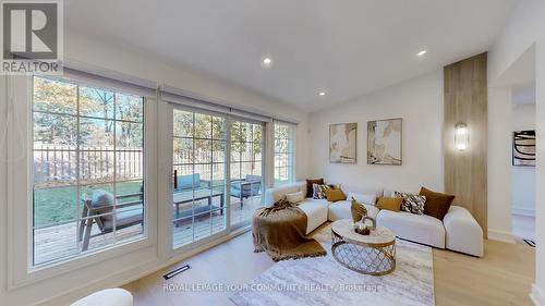 4115 Marigold Crescent, Mississauga, ON - Indoor Photo Showing Living Room