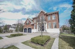 3885 Rue Leningrad  Brossard, QC J4Y 3J6