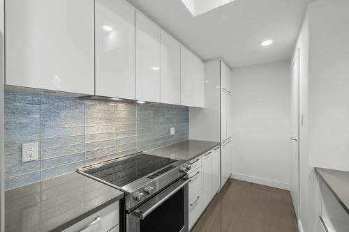 Cuisine - 506-3641 Av. Jean-Béraud, Laval (Chomedey), QC - Indoor Photo Showing Kitchen With Upgraded Kitchen