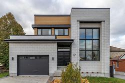 17 Rue Lamarche  Delson, QC J5B 1A4