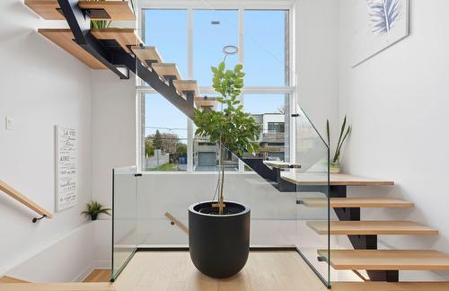 Staircase - 17 Rue Lamarche, Delson, QC - Indoor Photo Showing Other Room